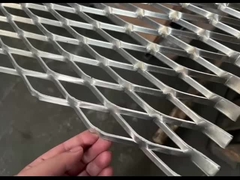 ডায়মন্ড হোল 25 * 50 মিমি 1.2 * 2.4 মি সহ গ্যালভানাইজড প্রসারিত ধাতব তারের জাল