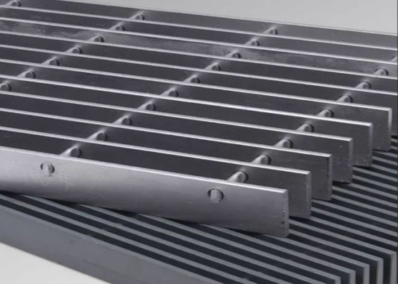 Customized Modular Steel Walkway Grating Panels Low Maintenance Anti Slip Decking