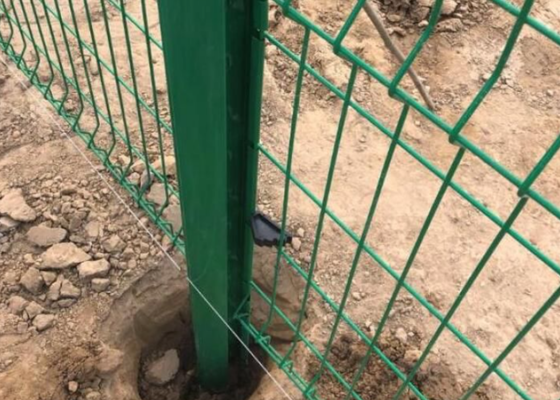 Hot Dip Galvanized Triangle Fence Panel 3.5mm Wire 1.8x2.5m for Highway