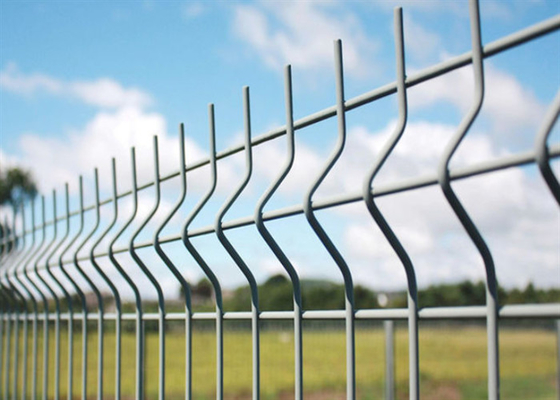 পিভিসি লেপা 50 * 200mm Mesh গর্ত ত্রিভুজ বেড়া জন্য বিমানবন্দর OEM