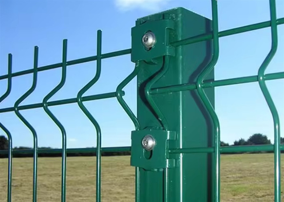 নিরাপত্তা জন্য Galvanized 3D বাঁকা V বাঁক welded তারের জাল ত্রিভুজ বেড়া