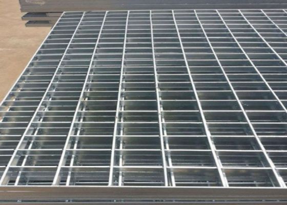 অ্যান্টি-স্লিপ পারফোরড ওয়াকওয়ে গ্রিটস পথচারীদের নিরাপত্তার জন্য ক্ষয় প্রতিরোধী